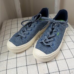 Cariuma IBI Blue Knit Low-Top Sneakers with Cream Sole